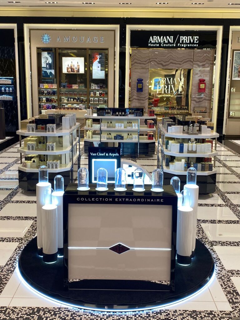 Creative display stands in dubai | display stand manufactores